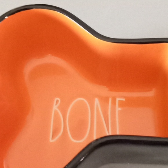 Rae Dunn Bone Appetit Dog / Cat Dish ๐โโฌ๐ - Picture 3 of 4